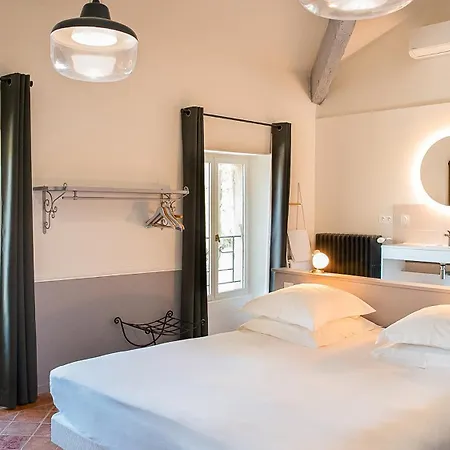 Hotell Manoir Le Roure 4*